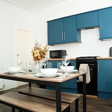 Large Townhouse Retreat Close To The * Leeds (West Yorkshire)