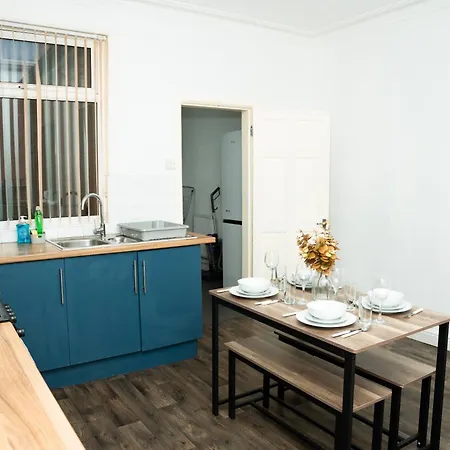 Large Townhouse Retreat Close To The * Leeds (West Yorkshire)