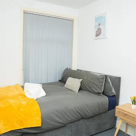 Apartamento Large Townhouse Retreat Close To The *