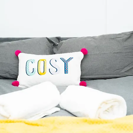 Large Townhouse Retreat Close To The * Leeds (West Yorkshire)