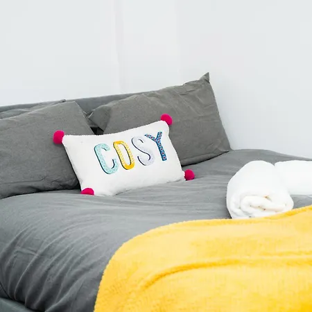 Apartamento Large Townhouse Retreat Close To The