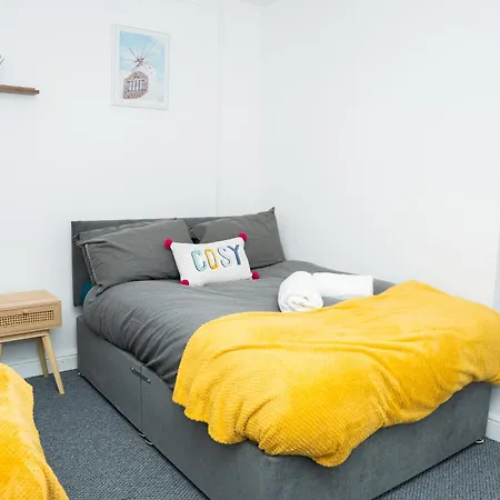 Apartamento Large Townhouse Retreat Close To The *