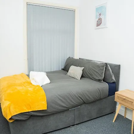 Large Townhouse Retreat Close To The * Leeds (West Yorkshire)