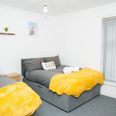 Large Townhouse Retreat Close To The