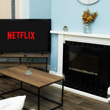 Apartamento Large Townhouse Retreat Close To The *