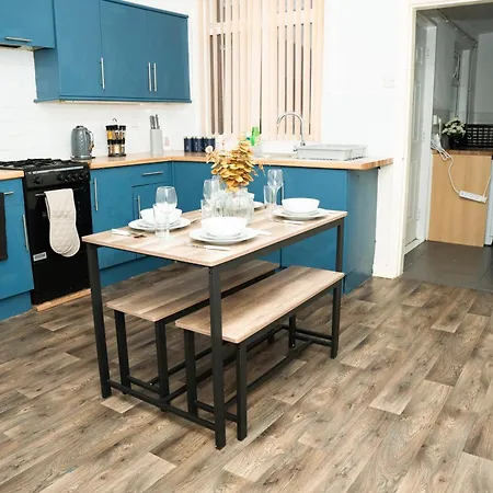 Large Townhouse Retreat Close To The *