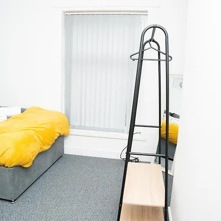 Large Townhouse Retreat Close To The *