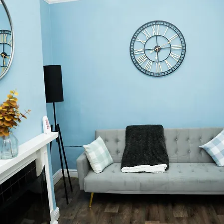 Large Townhouse Retreat Close To The Apartmán *