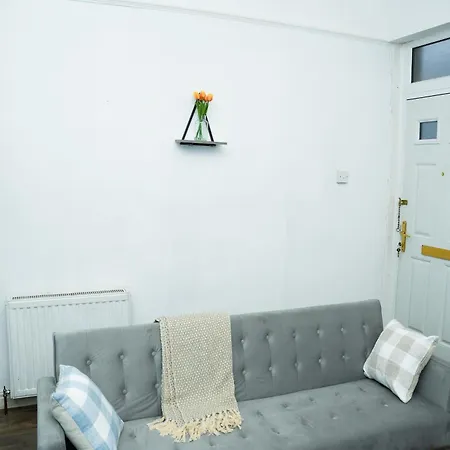 Large Townhouse Retreat Close To The