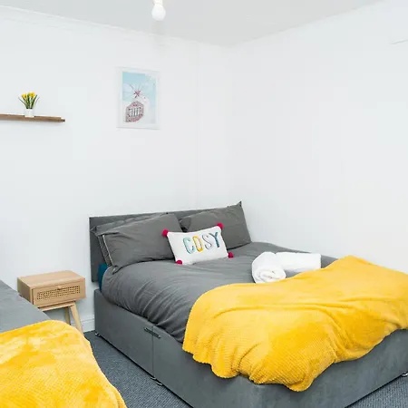 Apartmán Large Townhouse Retreat Close To The